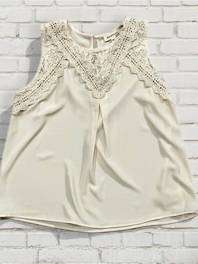 Monteau Ivory Lace Yoke Sleeveless Blouse